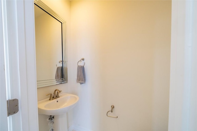 bathroom featuring sink