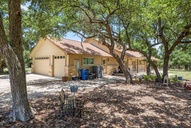 ranch-style home featuring a garage