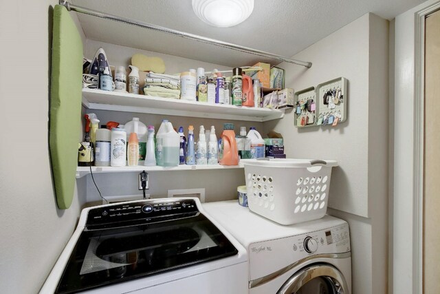 laundry room featuring independent washer and dryer and a textured ceiling