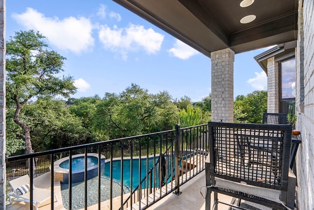 balcony featuring an in ground hot tub