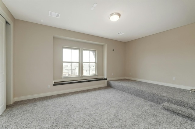 unfurnished room with carpet