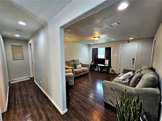 living area featuring dark wood-type flooring, recessed lighting, baseboards, and visible vents