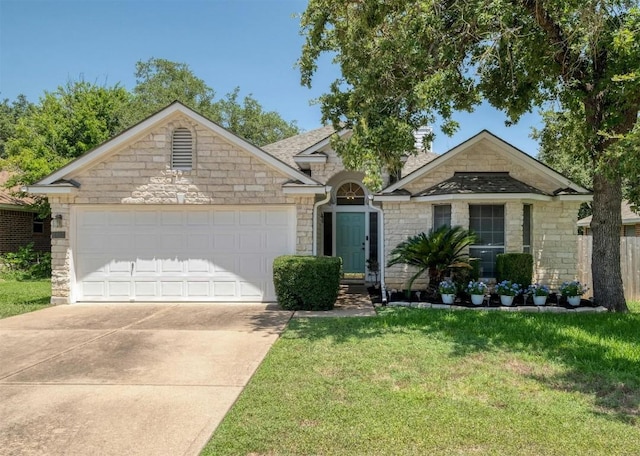 single story home featuring a front lawn