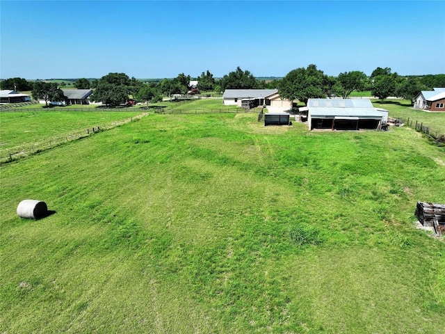 view of yard featuring a rural view