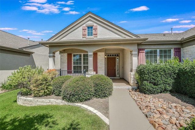 view of front of house with a front lawn