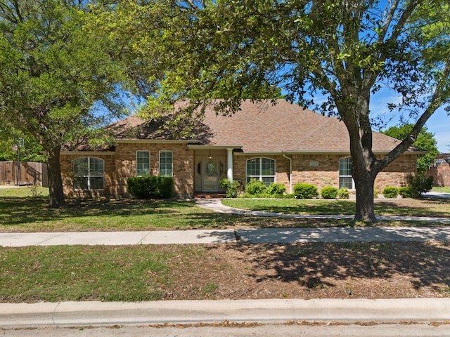 single story home with a front lawn