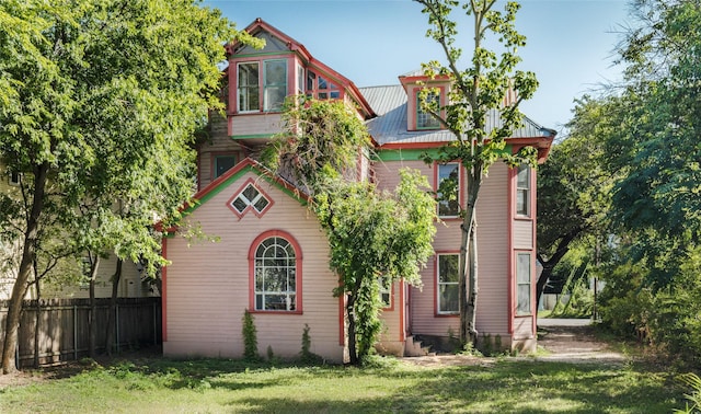 exterior space featuring a yard