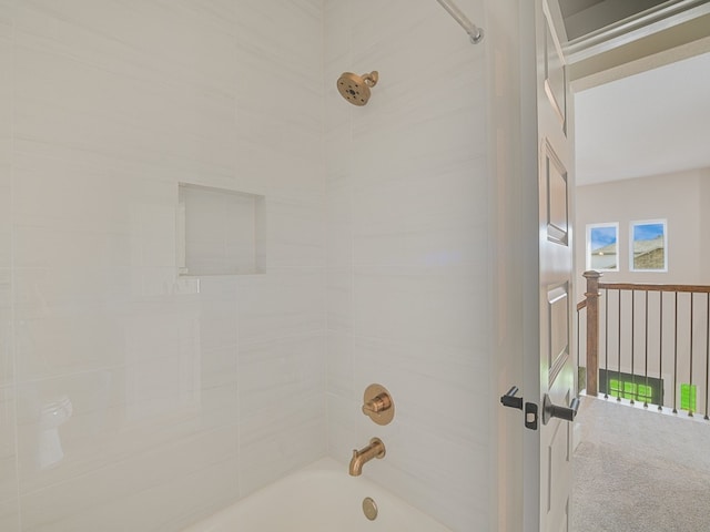 bathroom featuring tiled shower / bath