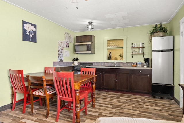 dining area with sink and hardwood / wood-style floors