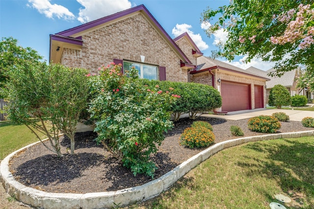 view of front of property featuring a front yard and a garage