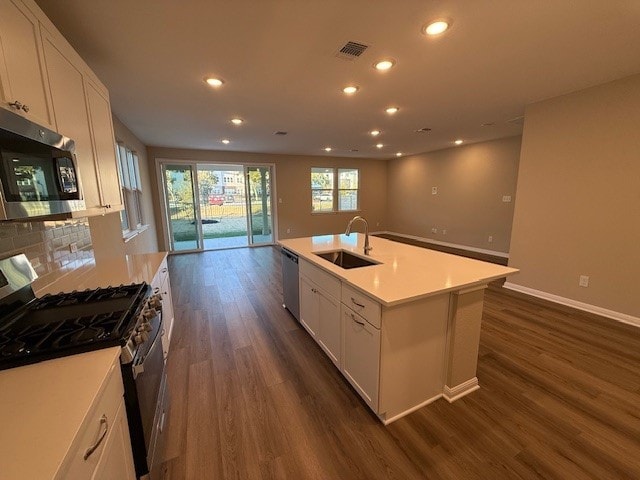 540 Raleigh Dr, Georgetown, TX 78633 - kitchen with appliances with stainless steel finishes, a sink, dark wood finished floors, recessed lighting, and open floor plan