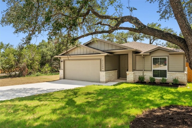 view of front of home featuring a garage and a front lawn