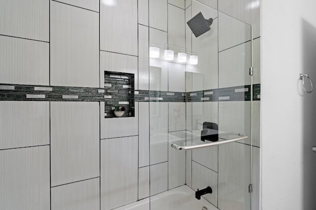 bathroom featuring enclosed tub / shower combo