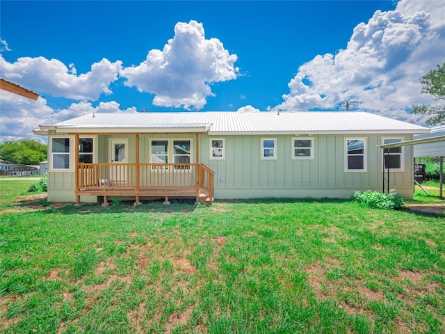 back of house featuring a yard