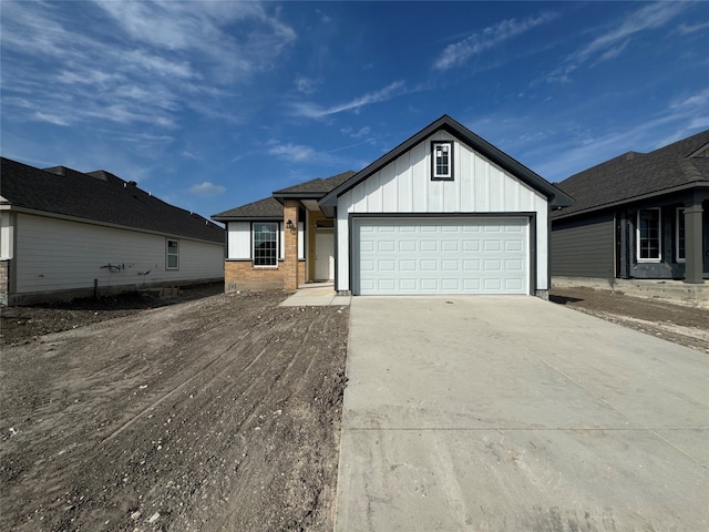 view of front facade featuring a garage