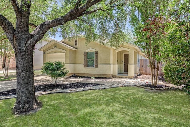 view of front of property featuring a front yard and a garage