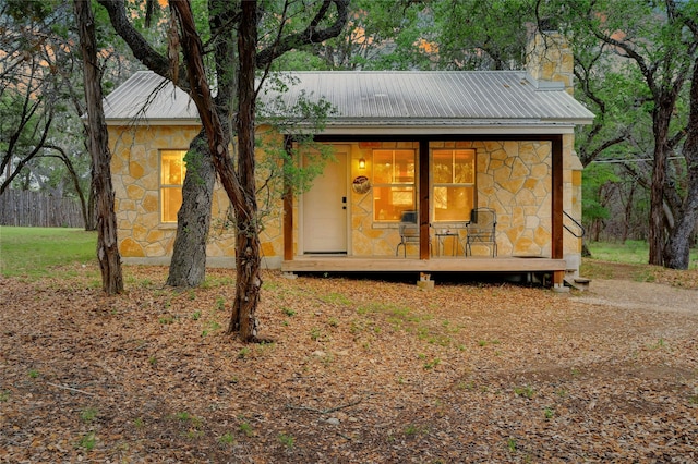 exterior space featuring an outbuilding