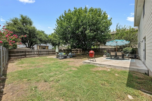 view of yard with a patio area