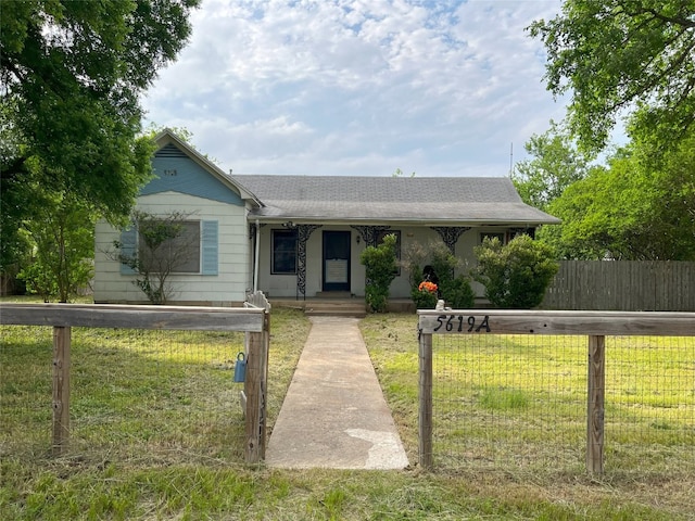 single story home with fence, a shingled roof, and a front lawn
