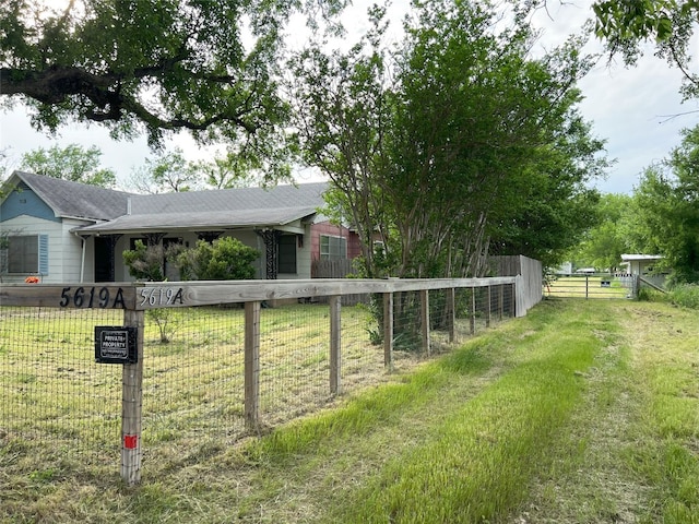 view of side of property featuring a lawn