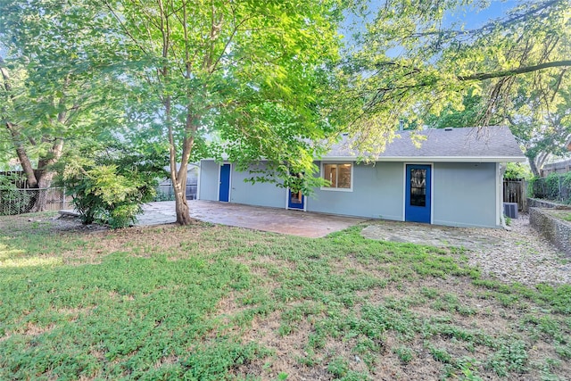 view of yard with a patio area