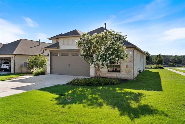 view of front of home featuring a front lawn