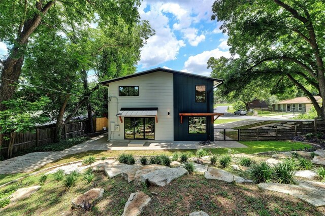3104 Santa Monica Dr, Austin, TX 78741 - rear view of house featuring a fenced backyard and a patio area