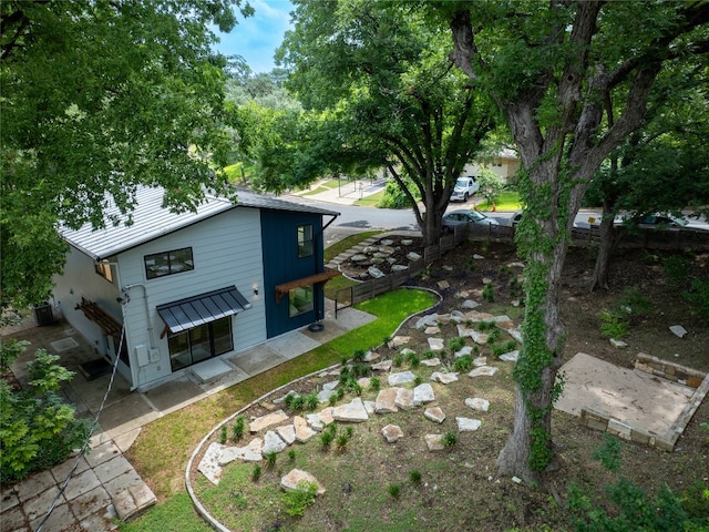 view of yard with central AC unit