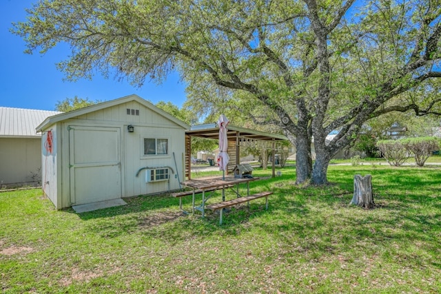 view of yard with a storage shed