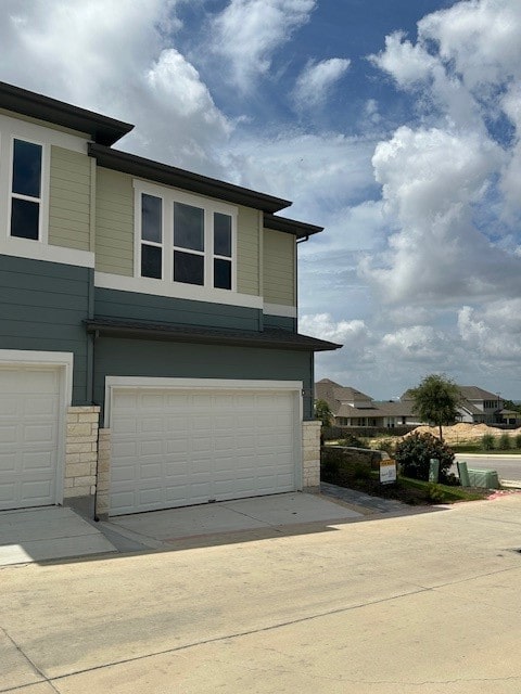 view of front facade with a garage