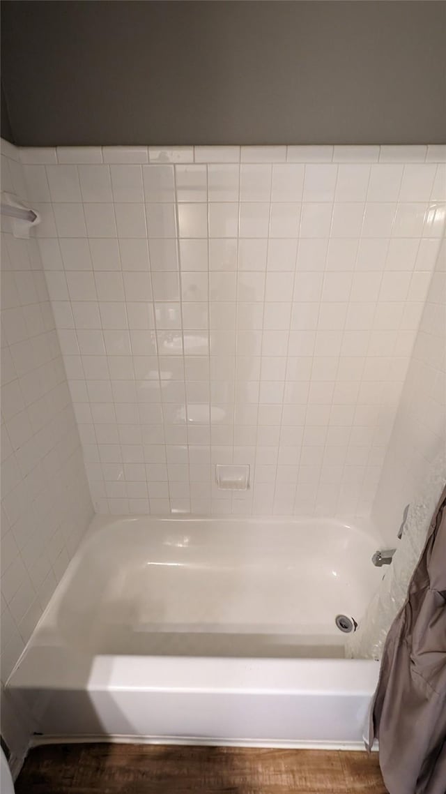 bathroom featuring shower / bathtub combination