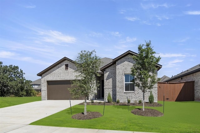 view of front facade featuring a garage and a front yard