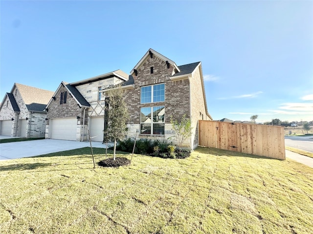 view of front of home featuring a front lawn