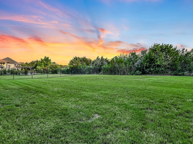 view of yard at dusk