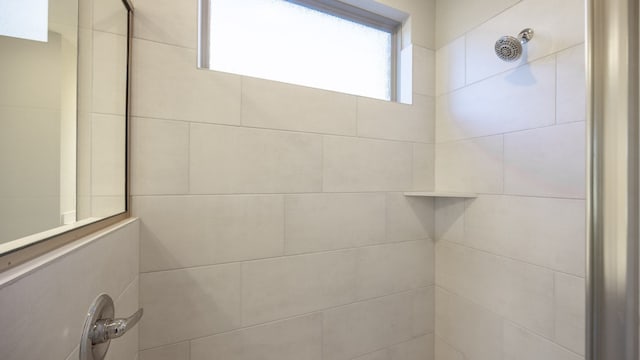 bathroom featuring tiled shower