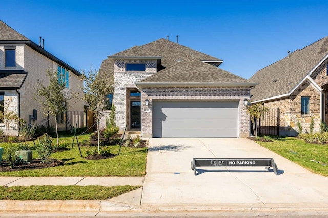 view of front facade featuring a garage and a front yard