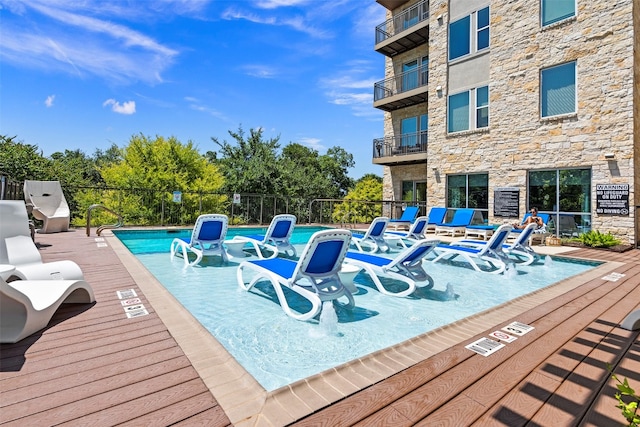 view of swimming pool