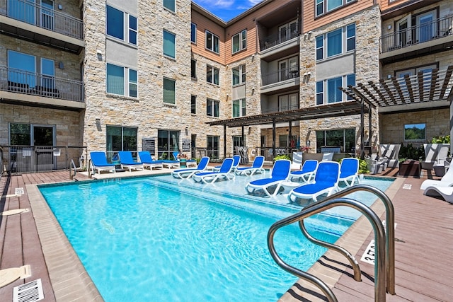 view of swimming pool