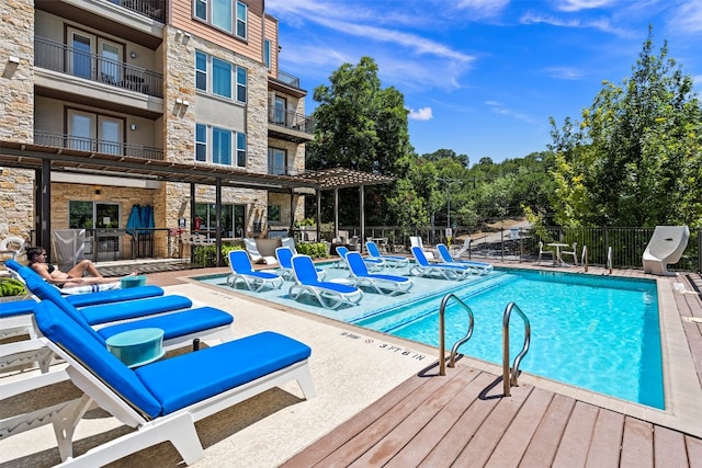 view of swimming pool