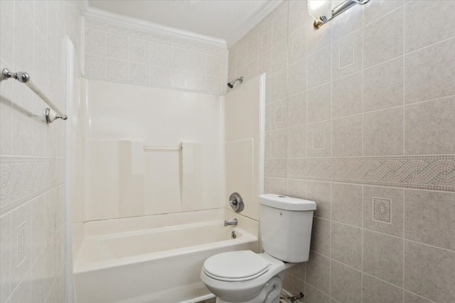 bathroom featuring washtub / shower combination, tile walls, toilet, and ornamental molding