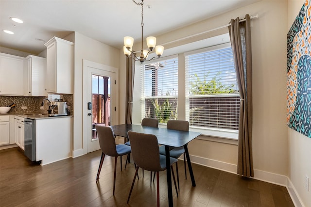 dining area featuring sink, a chandelier, and dark hardwood / wood-style floors