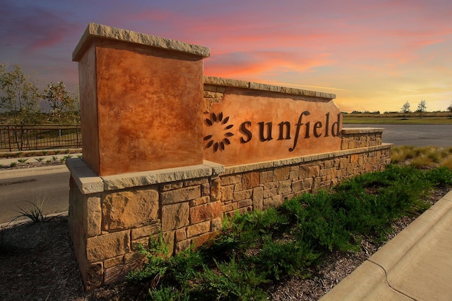 view of community / neighborhood sign