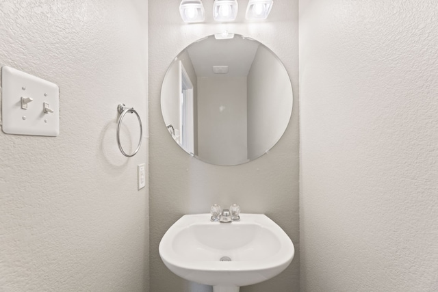 2700 Breezy Point Cv, Round Rock, TX 78665 - bathroom featuring a sink and a textured wall