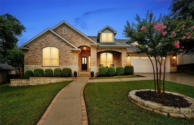 view of front of house featuring a lawn and a garage