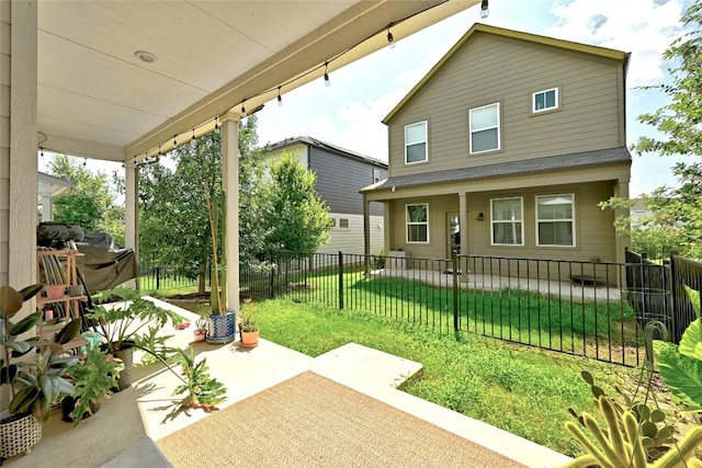 view of front of property with a front lawn and covered porch