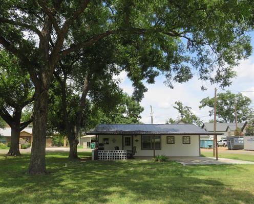 ranch-style home with a front lawn