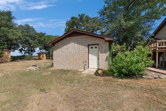 exterior space featuring a yard