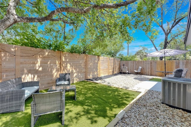 314 Saxon Ln, Austin, TX 78741 - fenced backyard featuring a patio area