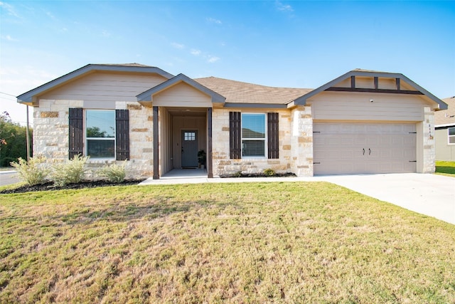 view of front facade featuring a garage and a front yard