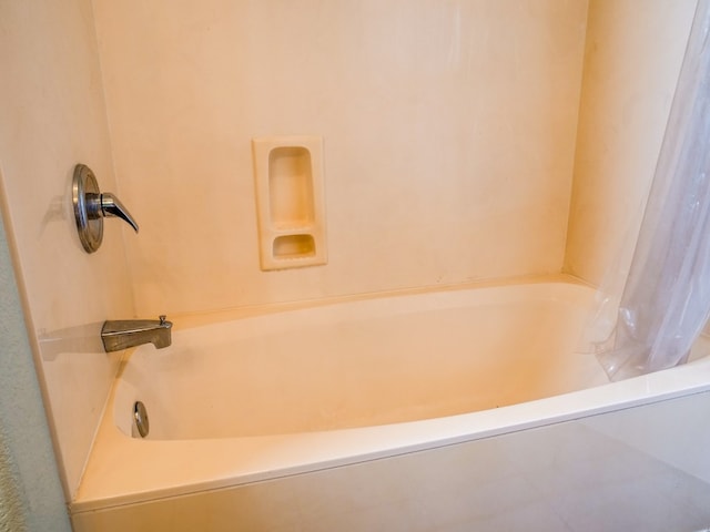 bathroom featuring a bathtub